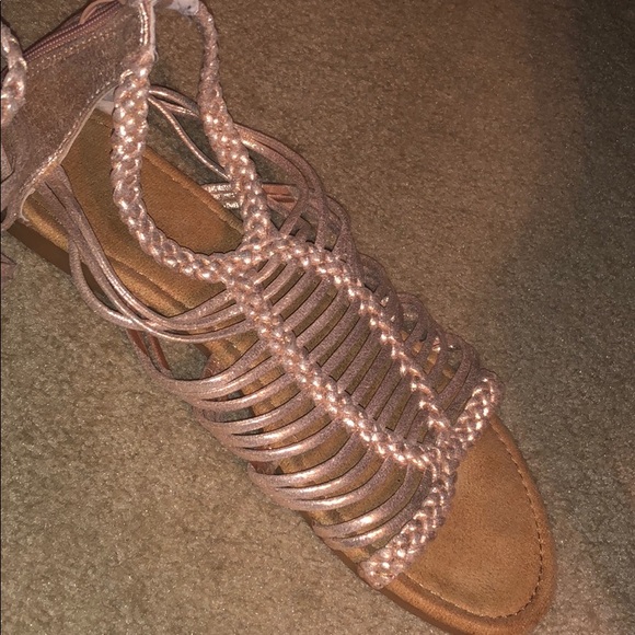 Forever size 10 shiny rose gold strappy sandals - Picture 5 of 8